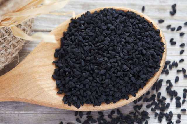 لماذا ينصح الأطباء اليوم بالحبة السوداء؟.. الإجابة ستدهشك