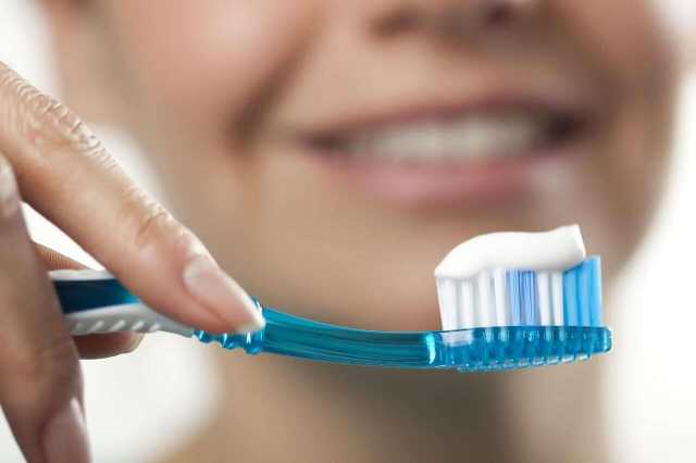 خطر خفي في حمامك: لماذا يجب ألا تستخدم فرشاة أسنانك لأكثر من 3 أشهر؟