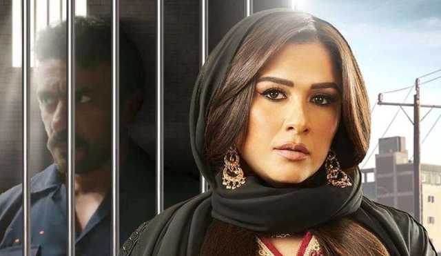 الفنانة ياسمين عبد العزيز تثير ضجة بإطلالة جديدة لافتة (صورة)