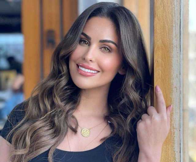ضجة لا تهدأ: مي سليم تشعل إنستجرام بفستان جريء وخاطف للأنظار (صور)