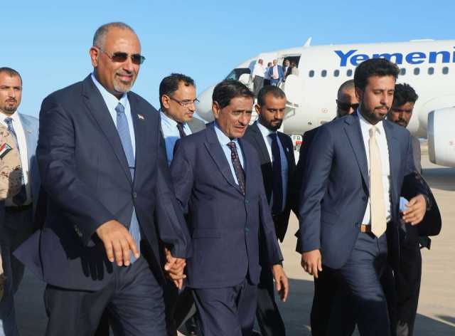 في تصرف صادم.. الزبيدي يستولي على طائرة اليمنية بالقوة ويغير وجهتها إلى عتق
