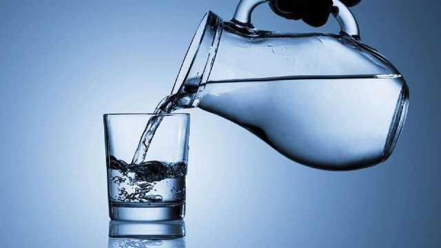 شرب الماء: فوائد صحية أم مجرد اعتقاد شائع؟.. دراسة جديدة تفجِّر مفاجأة