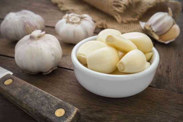 لن تصدق ماذا يحدث لجسمك إن تناولت فص ثوم نيء يوميا؟