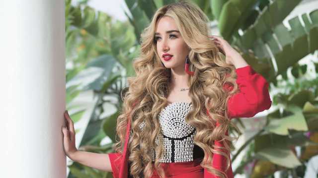 سعر حقيبة هنا الزاهد يثير ضجة على مواقع التواصل.. لن تصدق كم بلغ؟ (صورة)
