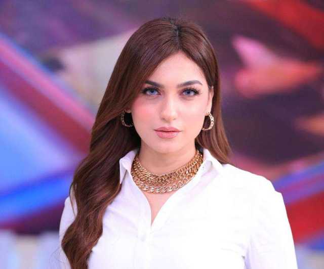ياسمين عز تستعرض رشاقتها بملابس رياضية ضيقة.. صورة