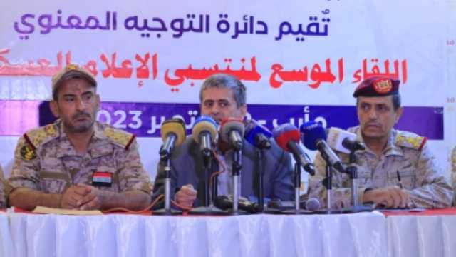 رئيس هيئة الأركان الفريق الركن بن عزيز: معركتنا مستمرة منذ قيام الثورة حتى اليوم للقضاء على الإمامة ومخلفاتها وسوف ننتصر