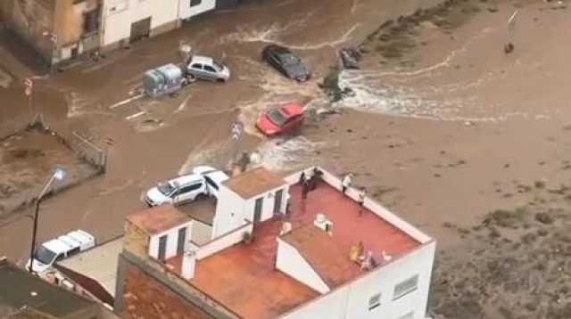 شاهد.. مشاهد مرعبة من إسبانيا بعد إعصار إجتاح البلد والسلطات تتأهب باللون الأحمر (فيديوهات)