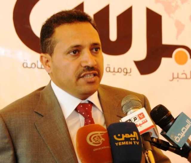 صحفي يمني يعري تسريبات إعلام الضاحية الجنوبية بشأن الترتيبات السعودية لتوقيع اتفاق بين الرئاسي ومليشيا الحوثي
