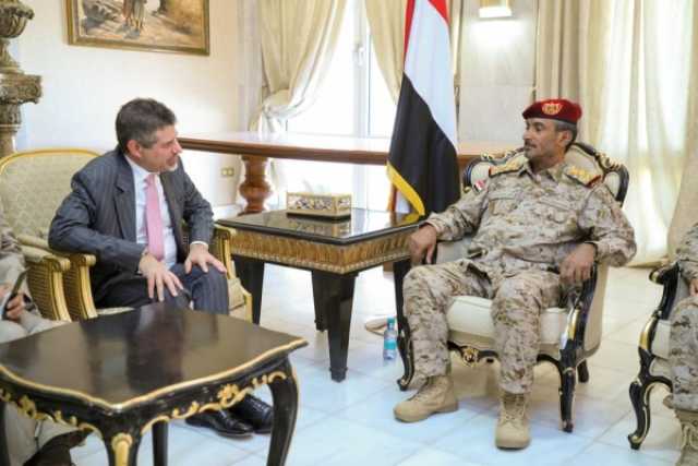 خلال لقائه مع السفير الأمريكي.. الفريق بن عزيز: المليشيات لا تؤمن بالسلام والتعايش ونهجها التمرد على المواثيق والعهود