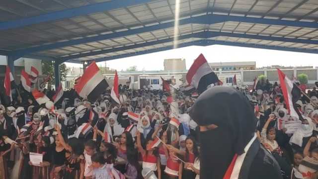 مدرسة رقية للبنات في مأرب تحتفي بالعيد الـ61 لثورة 26 سبتمبر وتوقد شعلتها