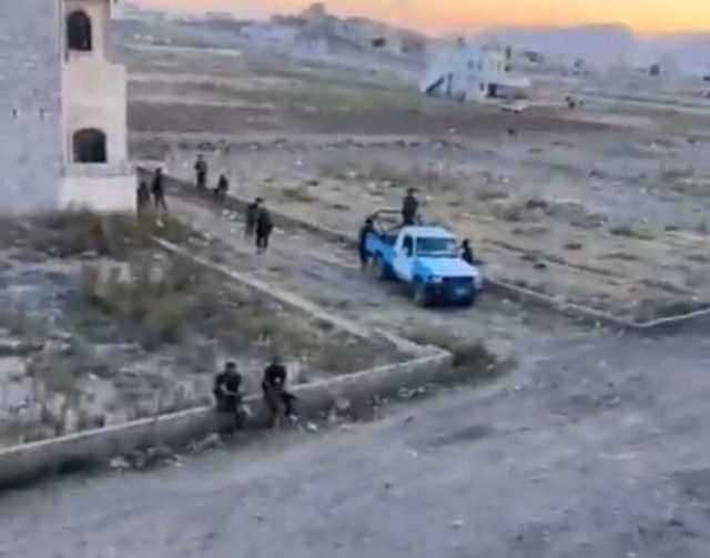 المسيرة تأكل صغارها وتحاصر منزل شاعرها الجرموزي تعرف على القصة بالكامل