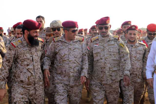من محور مران صعدة.. الفريق بن عزيز يتوعد بهزيمة مشروع الحوثيين