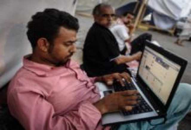 استعانة الحوثي بخبراء أجانب لتفعيل خدمة التجسس لمستخدمي النت .. يخرج الإنترنت عن الخدمة في اليمن ويفقدها حيويتها ونشاطها..تفاصيل