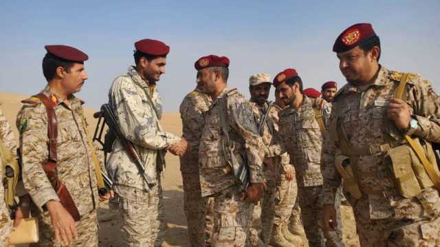 رئيس الأركان يزور المنطقة العسكرية السادسة ويطلع على الجاهزية القتالية لقوات الجيش