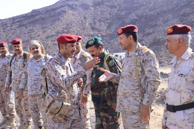 رئيس الأركان يتفقد قطاع المنطقة العسكرية السابعة ويعقد اجتماعاً بقيادتها