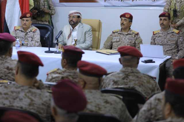 اللواء العرادة يبعث برسائل وطنية لكافة المكونات السياسية والاجتماعية ويدعو قوات الجيش والأمن إلى رفع الجاهزية القتالية