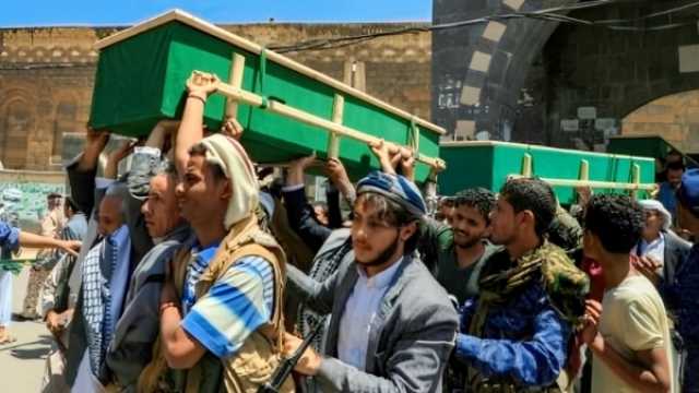 مليشيا الحوثي تشيع خمسة من مقاتليها يحملون رتبا عسكرية