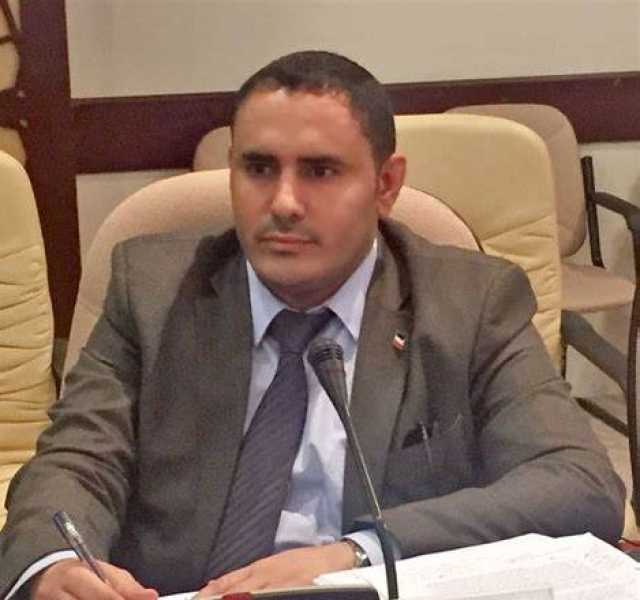 مسؤول حكومي يتحدث عن تطورات مفاوضات الأسرى وموعد الجولة المرتقبة - ماذا قال عن محمد قحطان؟