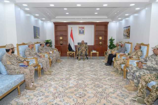 وفد سعودي عسكري يصل المخا .. هذا ما بحثه مع طارق صالح