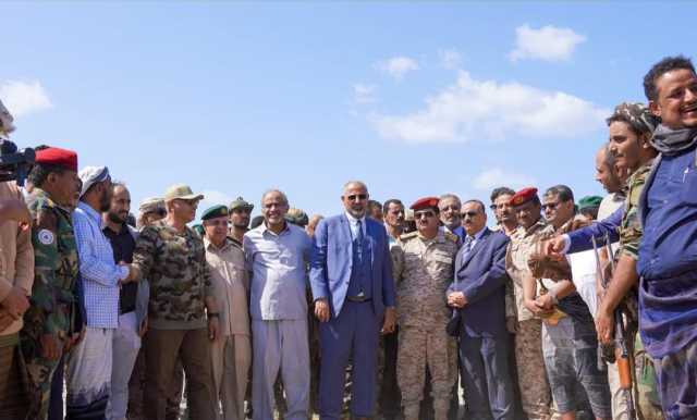 تعرف على تفاصيل زيارة اللواء الزُبيدي لجزيرة ميون وباب المندب وعن تواجد وزير الدفاع الأسبق الصبيحي والوزير الداعري في استقباله