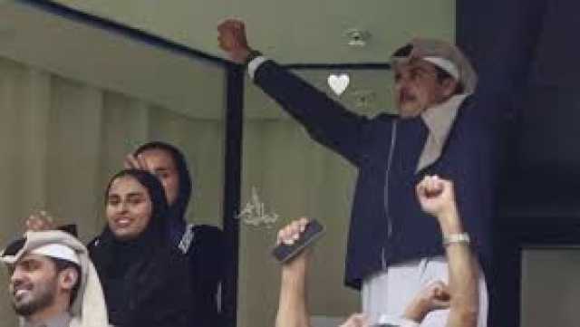 تفاعل وفرحة أمير قطر في المدرجات بتأهل العنابي للمربع الذهبي لكأس آسيا