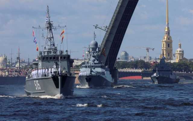 السفن الحربية الروسية تمر عبر باب المندب وتبدأ استعراضها المسلح في البحر الأحمر ...