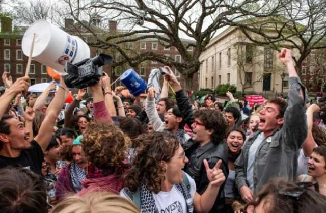 أول الجامعات الأمريكية العريقة تخضع لمطالب الحركة الطلابية المؤيدة لفلسطين