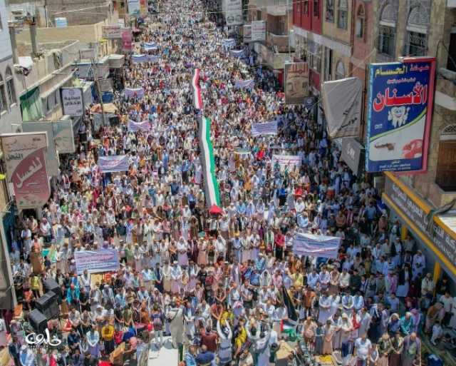 اليمن.. طوفان بشري في مدينة تعز تضامنا مع غزة وحراك الجامعات الأمريكية