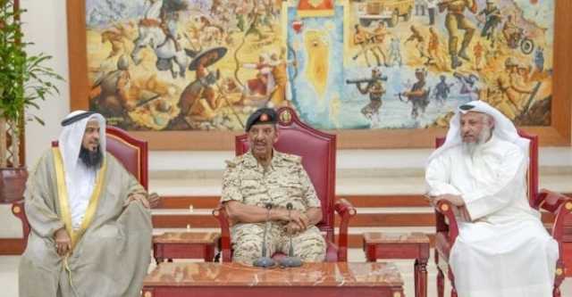 القائد العام لقوة الدفاع يستقبل الداعية الإسلامي الشهير الشيخ الدكتور عثمان الخميس