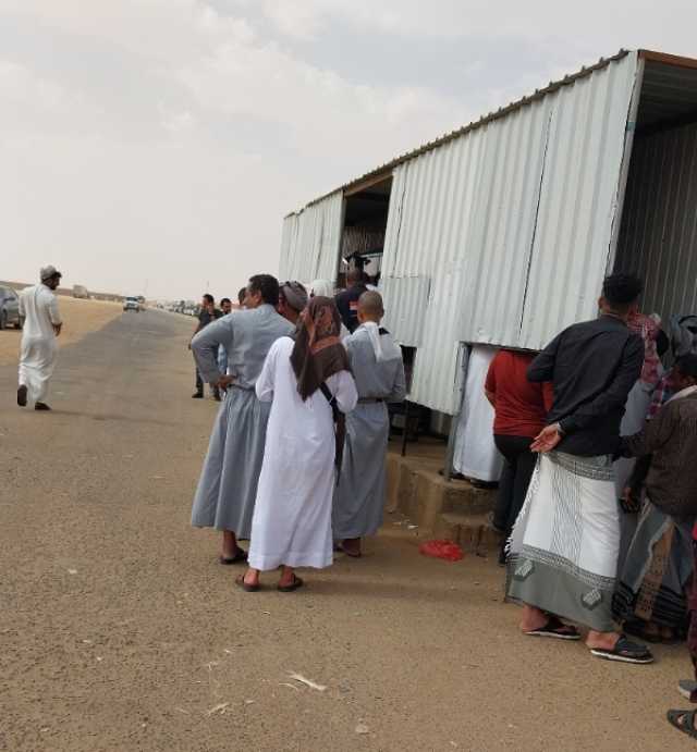 منفذ الوديعة يتصدر كواحد من أكثر المنافذ البرية تخلفا وفسادا في العالم .. ارباح بالمليارات لا يعرف مصيرها والعابرون يحترقون بلهيب الشمس خلال إجراءات العبور