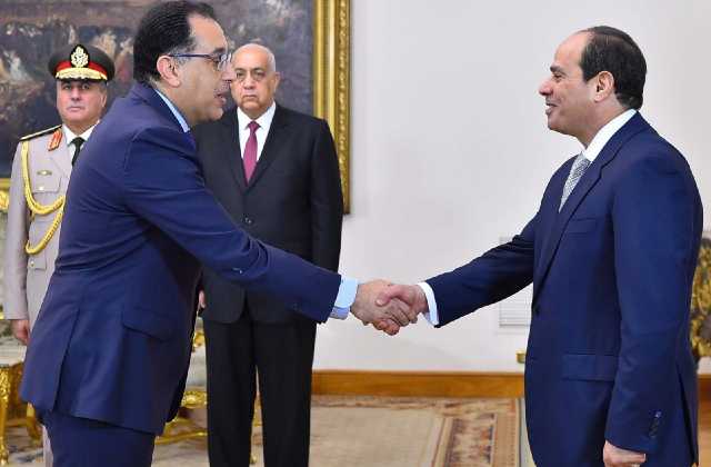 الحكومة المصرية الجديدة تؤدي اليمين الدستورية