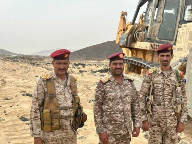 المنطقة العسكرية 7 تبدأ شق طريق مدينة مأرب- رغوان لتسهيل حركة المواطنين
