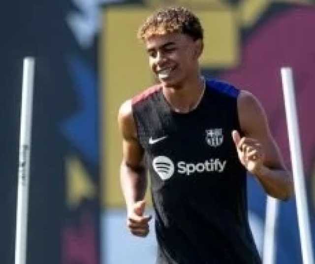 موقف يامال من المشاركة مع برشلونة ضد فالنسيا بعد حادثة طعن والده