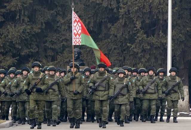دولة أوروبية تحشد قواتها على حدود أوكرانيا.. وموسكو تحذر من حرب عالمية