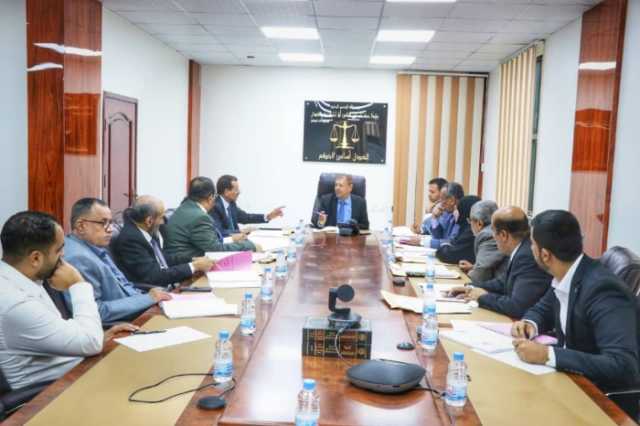 مجلس القضاء الأعلى بعدن يرفع الحصانة عن عدد من القضاة ويكشف الأسباب