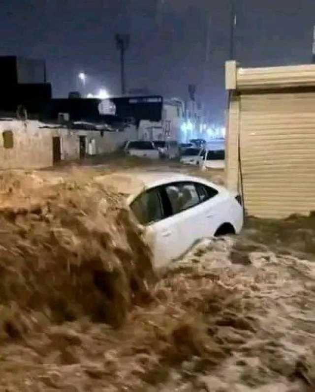شاهد.. سيول غير مسبوقة تجتاح المدينة المنورة