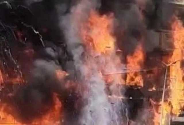 ايران..اندلاع حريق كبير فىمركز طهران الدولى