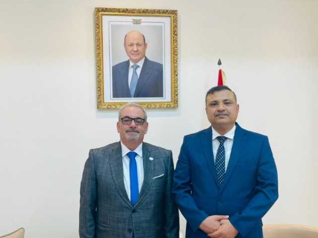 سفير اليمن بسلطنة عمان يلتقي ممثل منظمة الصحة العالمية
