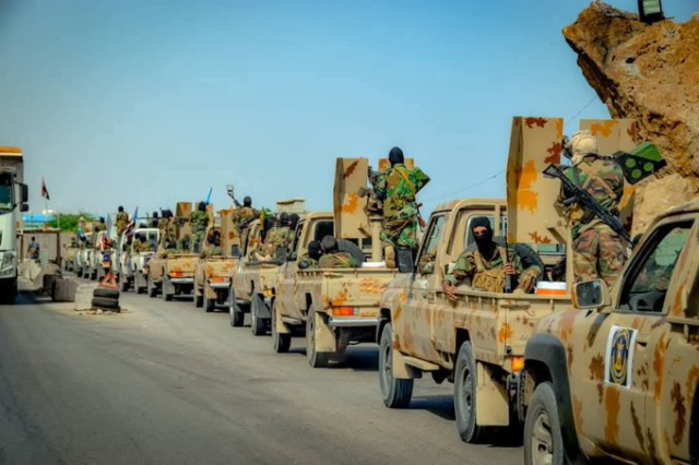عيدروس الزبيدي يزور المهرة بموكب مدرع وبشكل استعراضي وآليات عسكرية مد البصر لتأمينه .. فهل يشعر بالخوف ام يتعمد استفزاز الجنوبيين .