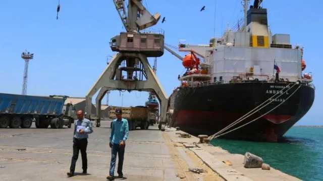 الحكومة الشرعية تُطمئن المواطنين في مناطق سيطرة الحوثيين بعد قرار أمريكا حظر دخول المشتقات النفطية عبر ميناء الحديدة