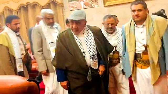 سياسي عراقي شيعي موالي لإيران يظهر فجأة في صنعاء.. وتقرير يكشف انتشار عسكريين من ''الحشد الشعبي'' في اليمن