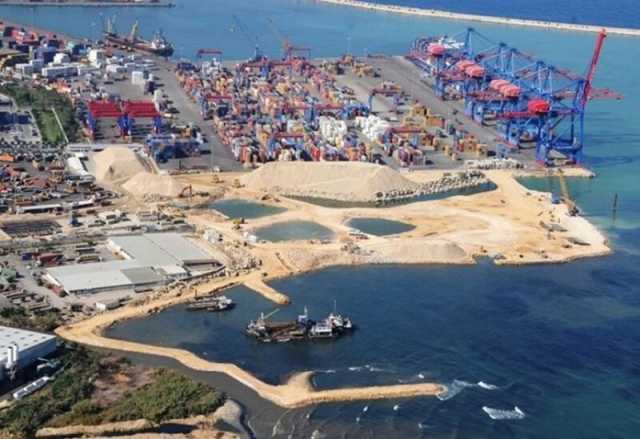 مدير مرفأ بيروت يفاجئ اللبنانيين: لا نملك صلاحية التدقيق في محتوى البضائع