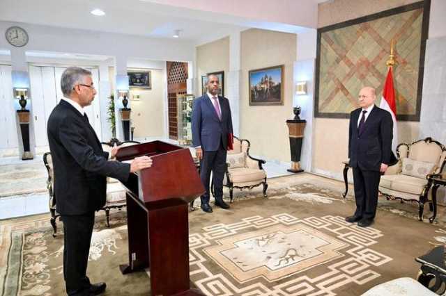 سفير جديد لليمن لدى أمريكا بلا قرار جمهوري مُعلَن