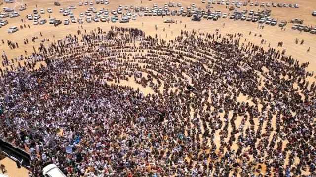 صفعة قوية للانتقالي بحضرموت.. شاهد احتشاد قبلي كبير دعا اليه الشيخ عمرو بن حبريش