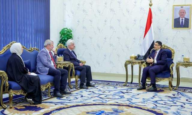 رئيس الوزراء يطالب الأمم المتحدة بضرورة توزيع التدخلات الإنسانية على النازحين من بطش الحوثي وفي مقدمتهم النازحين في مأرب وسيئون