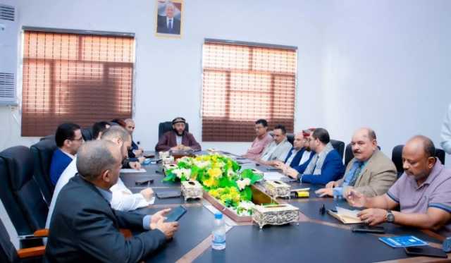 وزير الأوقاف يستعرض الترتيبات التنظيمية والإدارية ويناقش الاستعدادات مع اللجنة العليا لموسم الحج الحالي