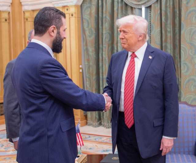 ترامب يضع 5 مطالب على طاولة الرئيس أحمد الشرع والاخير يناور بقطاعات النفط والغاز السوري