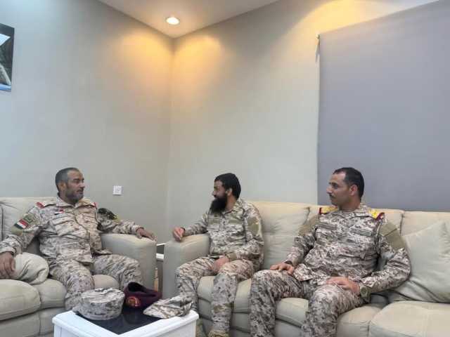 رئيس هيئة الأركان الفريق بن عزيز يصل محافظة صعدة .. تفاصيل زيارة عسكرية