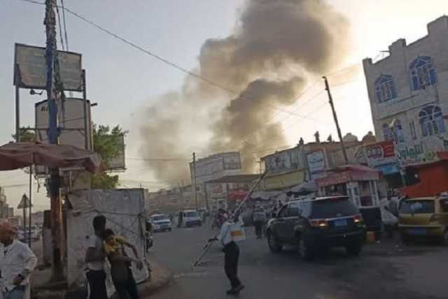 انفجار محل بيع أسلحة في تعز يخلف قتلى وجرحى