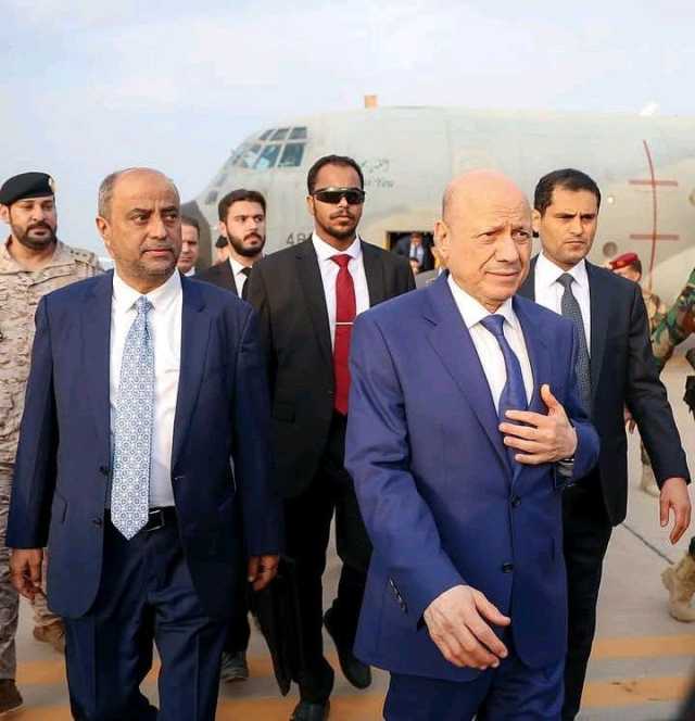 هل عاد بُخفي حُنين؟.. رئيس الحكومة يدلي بتصريح عقب وصوله مع الرئيس إلى عدن